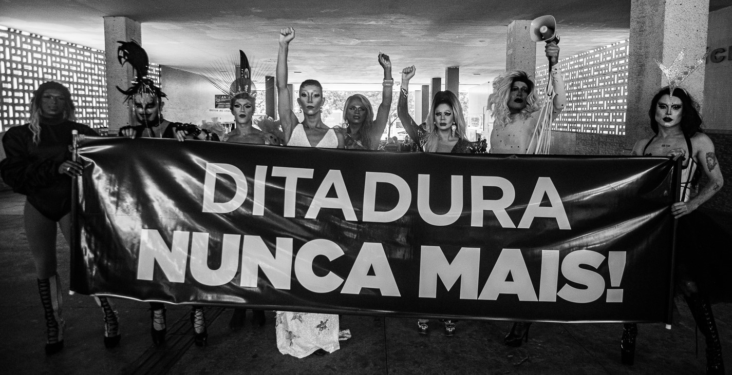 Ditadura Nunca Mais: drag queens fazem ato político em Brasília