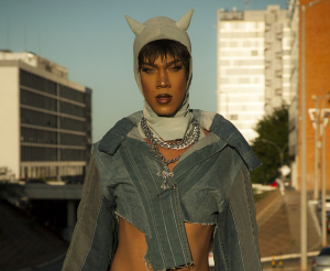 Performática Drag leva 20 apresentações para palco do Teatro dos Bancários